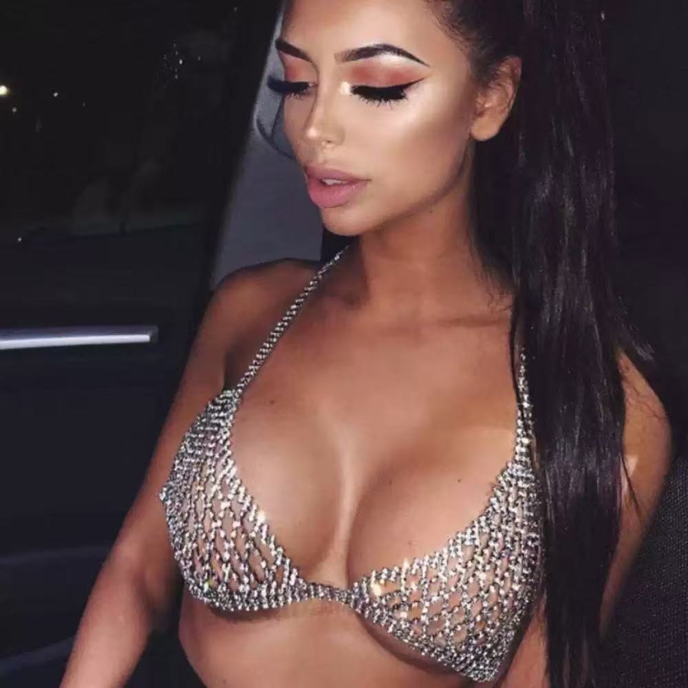 Body Jewelry Chest - Modny, błyszczący łańcuszek na klatkę piersiową