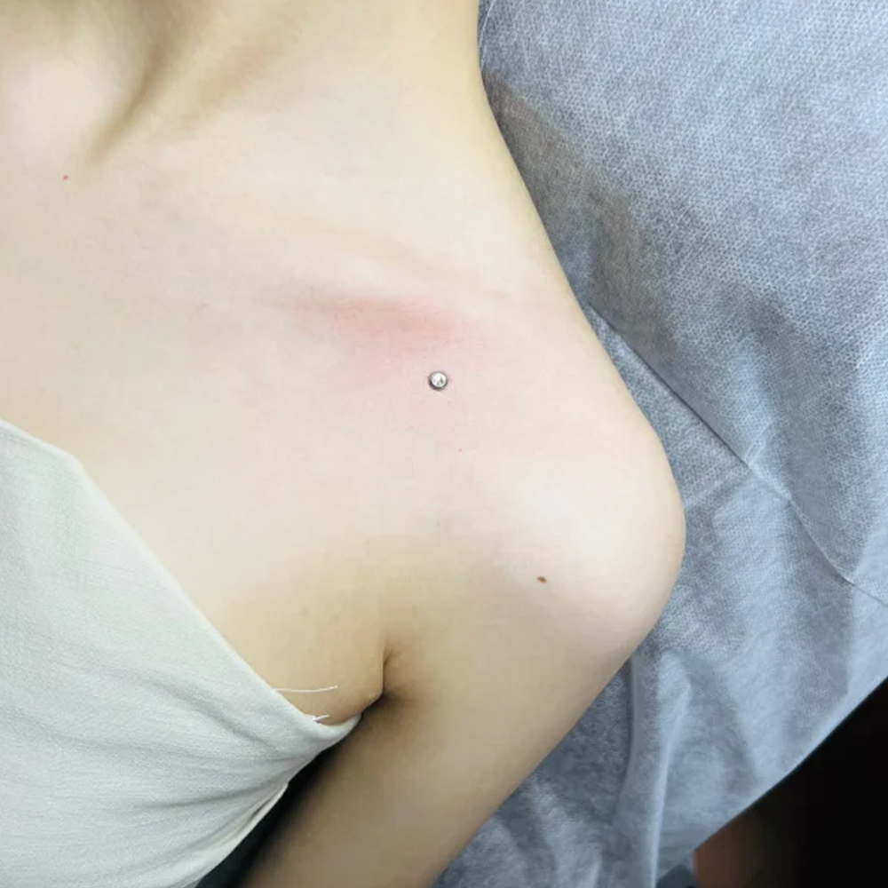 Piercing powierzchni ze stali  – Body Jewelry Dermal recenzja i cena